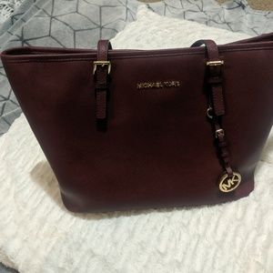 Micheal Kors tote bag - burgandy